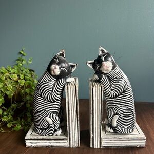 Vintage Hand Carved Wood Cat Bookends Set